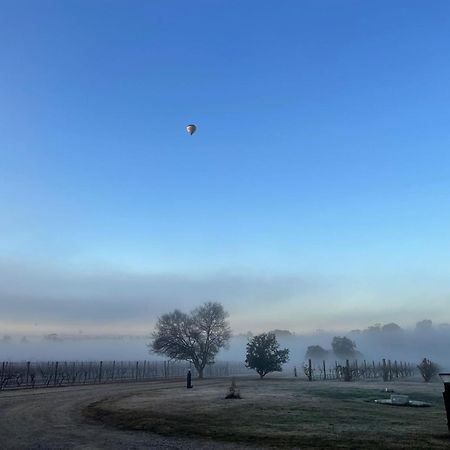 Bracken Ridge Vineyard - The Kingston - Villa 3 Rothbury Buitenkant foto